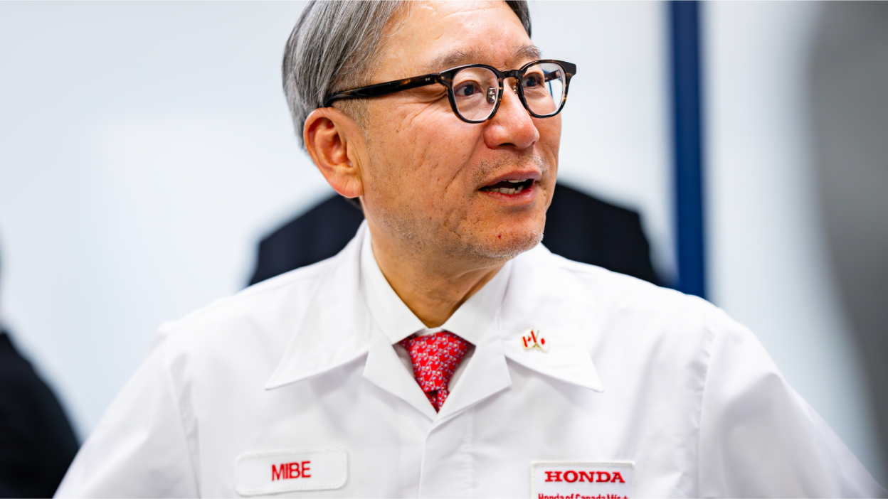 Un membre du personnel Honda